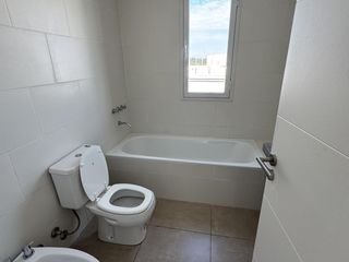 Foto 6 de Casa con terreno de 1035m2 con Pileta a Estrenar en El Cantón Puerto