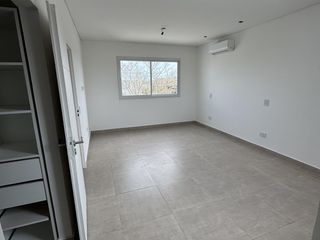 Foto 18 de Casa con terreno de 1035m2 con Pileta a Estrenar en El Cantón Puerto