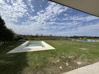 Foto 21 de Casa con terreno de 1035m2 con Pileta a Estrenar en El Cantón Puerto