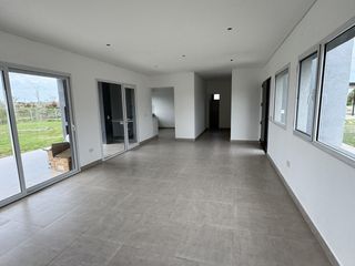Foto 24 de Casa con terreno de 1035m2 con Pileta a Estrenar en El Cantón Puerto