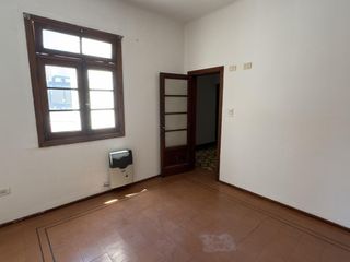 Foto 4 de Casa 3 dormitorios con balcón y garage en b° Juniors (APPTO BANCOR)