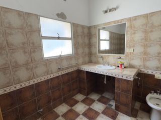 Foto 5 de Casa 3 dormitorios con balcón y garage en b° Juniors (APPTO BANCOR)