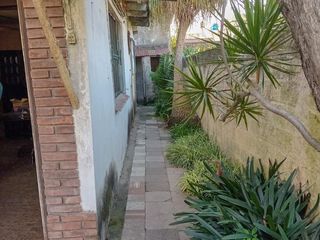 Foto 4 de Casa en Remedios De Escalada de 4 ambientes con Parque sobre lote interno.