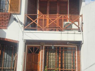 Foto 2 de AMPLIO DUPLEX CON PARQUE Y COCHERA