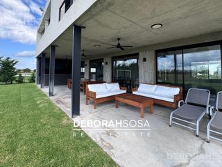 Foto 7 de Casa en Venta 4 dormitorios Al Golf con Pileta- Barrio El Canton Escobar