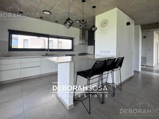 Foto 19 de Casa en Venta 4 dormitorios Al Golf con Pileta- Barrio El Canton Escobar