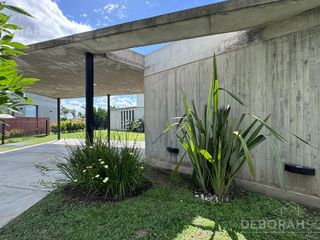Foto 3 de Casa en Venta 4 dormitorios Al Golf con Pileta- Barrio El Canton Escobar