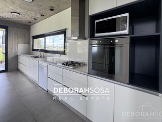 Foto 18 de Casa en Venta 4 dormitorios Al Golf con Pileta- Barrio El Canton Escobar