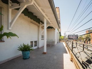 Foto 15 de Son 3 Locales comerciales, con vivienda en la planta alta, todos se encuentran con renta! Ubicados en pleno polo gastronómico de Don Torcuato!
