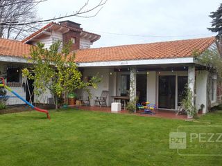 Foto 5 de Chalet en venta. Zona Los Troncos. Jardin. 3 dormitorios, playroom, garage