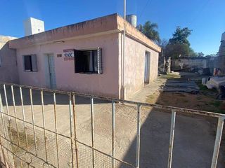 Foto 2 de VENTA DE CASA MAS DEPARTAMENTO  A TERMINAR EN BARRIO ITUZAINGO  REF: 1700