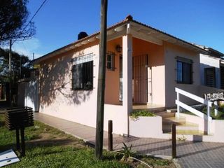 Foto 1 de Casa en venta - 2 Dormitorios 1 Baño - 85Mts2 - Las Toninas
