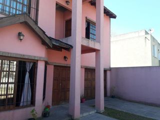 Foto 3 de Casa en venta - 3 dormitorios 2 baños - 300mts2 - Manuel B. Gonnet