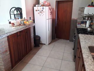 Foto 12 de Casa en venta - 3 dormitorios 2 baños - 300mts2 - Manuel B. Gonnet