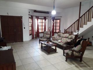 Foto 7 de Casa en venta - 3 dormitorios 2 baños - 300mts2 - Manuel B. Gonnet