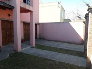 Foto 4 de Casa en venta - 3 dormitorios 2 baños - 300mts2 - Manuel B. Gonnet