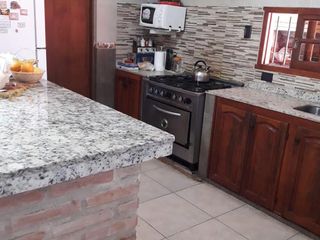 Foto 10 de Casa en venta - 3 dormitorios 2 baños - 300mts2 - Manuel B. Gonnet