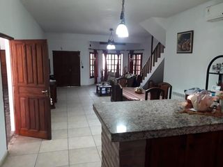 Foto 9 de Casa en venta - 3 dormitorios 2 baños - 300mts2 - Manuel B. Gonnet