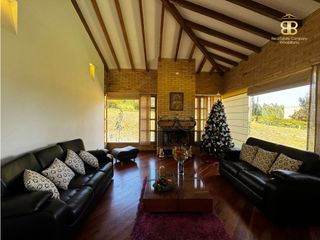 Foto 4 de SE VENDE MAGNFICA CASA EN BOSQUES DE RENANIA EN BRICEÑO