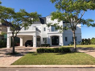 Foto 2 de IMPONENTE CASA EN VENTA BARRIO EL GOLF NORDELTA