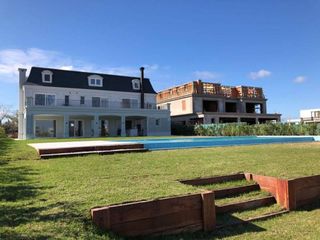Foto 4 de IMPONENTE CASA EN VENTA BARRIO EL GOLF NORDELTA