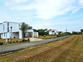 Foto 4 de VENTA LOTE Club House Lake resort sur de Cali a 30 minutos