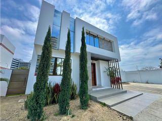 Foto 5 de CASA EN VENTA EN LA EXCLUSIVA URBANIZACIÓN MONACO - BARBASQUILLO MANTA