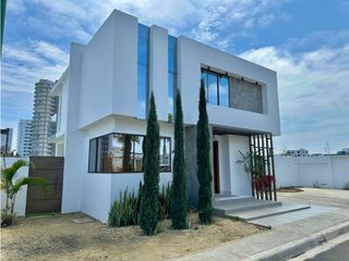 Foto 4 de CASA EN VENTA EN LA EXCLUSIVA URBANIZACIÓN MONACO - BARBASQUILLO MANTA