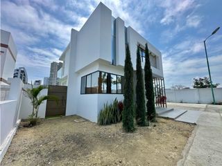Foto 3 de CASA EN VENTA EN LA EXCLUSIVA URBANIZACIÓN MONACO - BARBASQUILLO MANTA