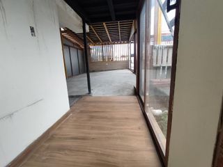 Foto 5 de Local Comercial en  Sangolqui 113m² con Mezanine