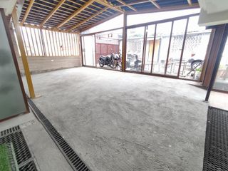 Foto 7 de Local Comercial en  Sangolqui 113m² con Mezanine