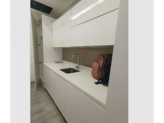 Foto 9 de Venta Oficina Paralelo 108 Estoril 191 M2
