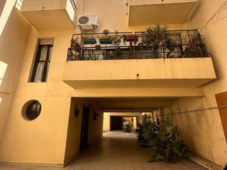 Foto 3 de CASA EN VENTA DUPLEX DE 4 AMBIENTES C/DEPENDENCIAS SAN TELMO - EXCELENTE ESTADO CON 2 COCHERAS Y 3 BAULERAS