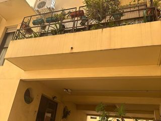 Foto 4 de CASA EN VENTA DUPLEX DE 4 AMBIENTES C/DEPENDENCIAS SAN TELMO - EXCELENTE ESTADO CON 2 COCHERAS Y 3 BAULERAS