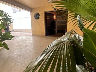 Foto 2 de CASA EN VENTA DUPLEX DE 4 AMBIENTES C/DEPENDENCIAS SAN TELMO - EXCELENTE ESTADO CON 2 COCHERAS Y 3 BAULERAS