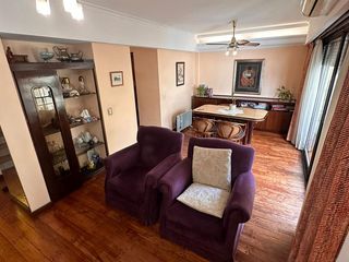 Foto 9 de CASA EN VENTA DUPLEX DE 4 AMBIENTES C/DEPENDENCIAS SAN TELMO - EXCELENTE ESTADO CON 2 COCHERAS Y 3 BAULERAS