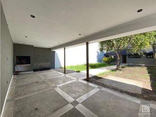Foto 16 de VENTA CASA 3 AMBIENTES CON QUINCHO