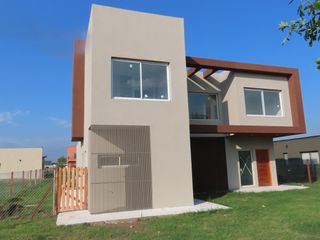 Foto 2 de Casa Venta Barrio Santa Isabel 2 - Ingeniero Maschwitz