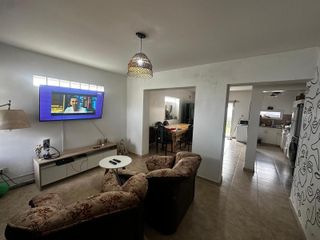 Foto 2 de Casa en venta - 2 Dormitorios 1 Baño - 300mts2 - La Plata