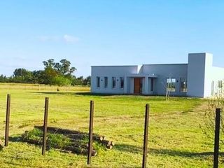 Foto 1 de Casa en venta - 2 Dormitorios 2 Baños - 7.500Mts2 - Lobos