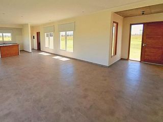 Foto 3 de Casa en venta - 2 Dormitorios 2 Baños - 7.500Mts2 - Lobos