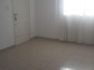 Foto 1 de Departamento 2 ambientes con patio