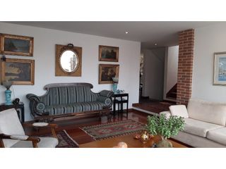 Foto 4 de Casa con jardines para venta en Lindaraja