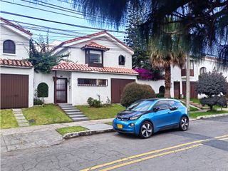 Foto 1 de VENTA CASA PONTEVEDRA BOGOTA