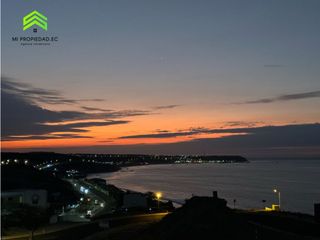 Foto 2 de DEPARTAMENTO DE LUJO AMOBLADO FRENTE AL MAR EN CIUDAD DEL MAR - MANTA