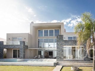 Foto 1 de Casa en Barrio El Golf - Nordelta