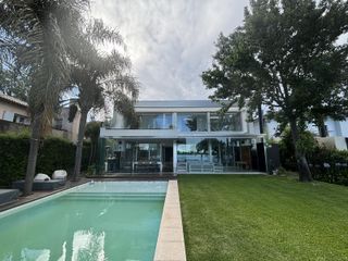 Foto 1 de Casa en  Venta  y Alquiler en Santa Barbara, Corredor Bancalari
