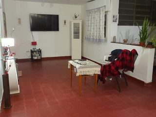 Foto 1 de Departamento en venta - 3 Dormitorios 1 Baño - Cochera - 74Mts2 - Lanús
