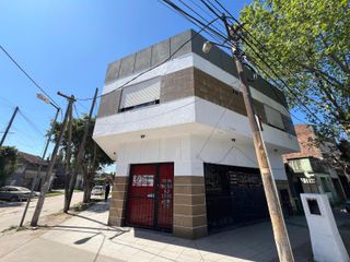 Foto 2 de Dos departamentos, locales comerciales y cochera en Venta en Bernal