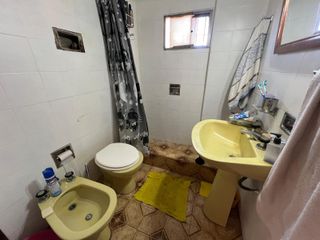 Foto 14 de Dos departamentos, locales comerciales y cochera en Venta en Bernal